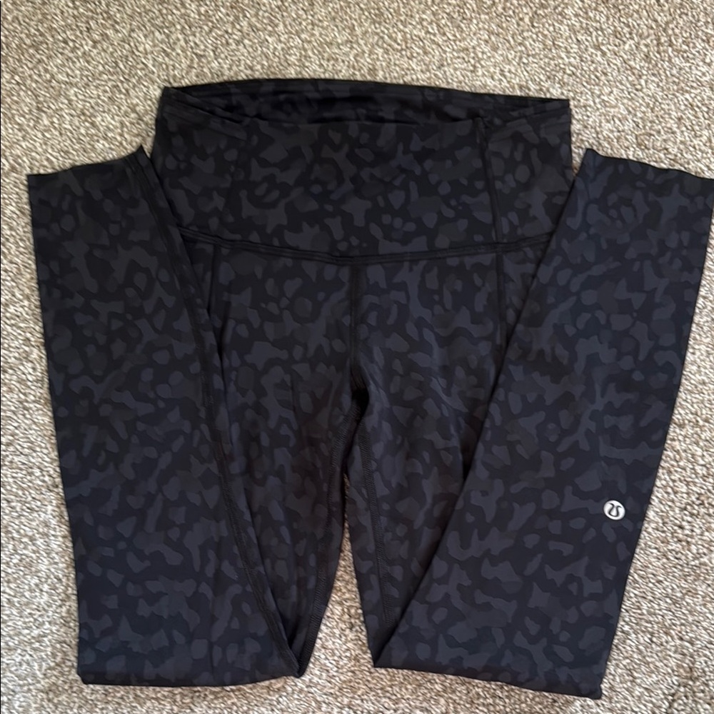 Lululemon Fast and Free 25” Legging Black Leopard Size 4